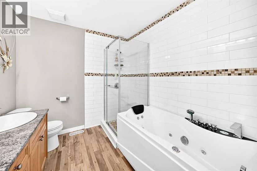 325 Luxstone Green SW — photo 29 of 40