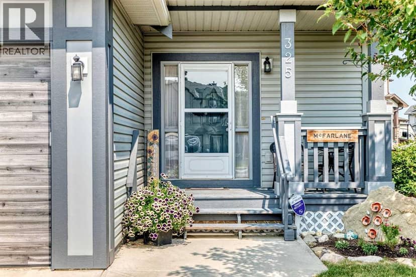 325 Luxstone Green SW, Airdrie, photo 2