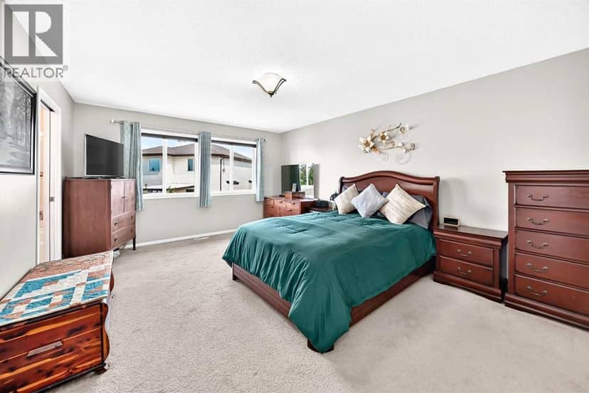 325 Luxstone Green SW — photo 24 of 40