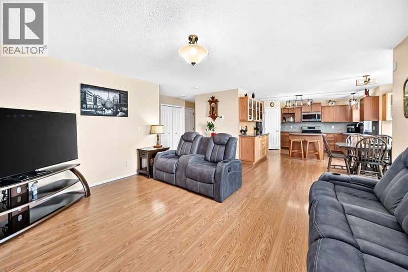 325 Luxstone Green SW — photo 19 of 40