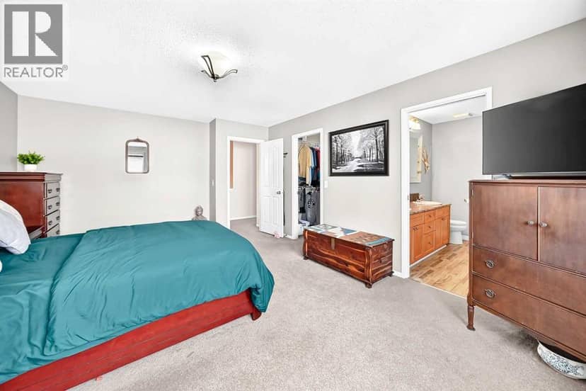 325 Luxstone Green SW — photo 26 of 40