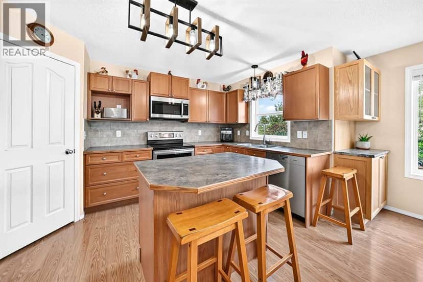 325 Luxstone Green SW, Airdrie, photo 5
