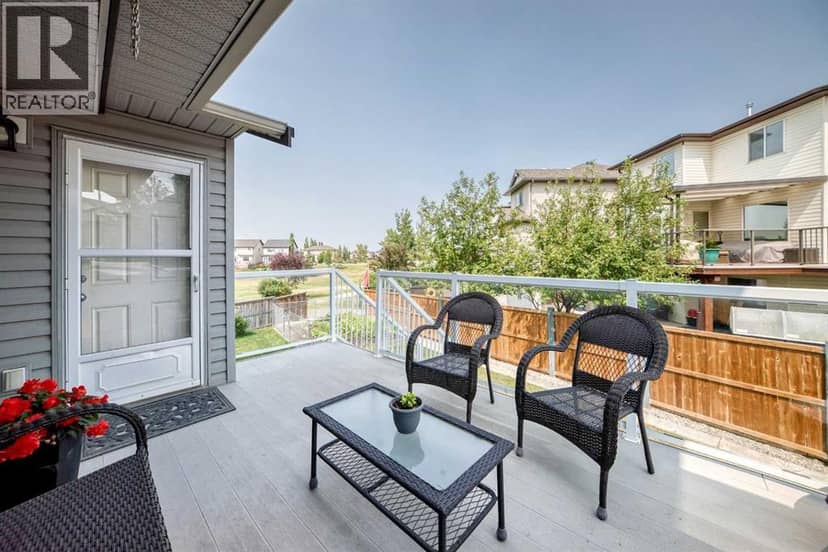 325 Luxstone Green SW — photo 14 of 40