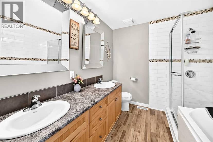 325 Luxstone Green SW — photo 28 of 40