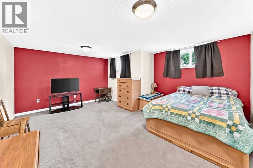 325 Luxstone Green SW — photo 39 of 40