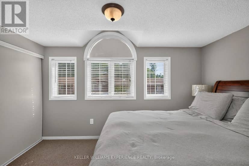 9 - 38 Kenwell Crescent — photo 13 of 37
