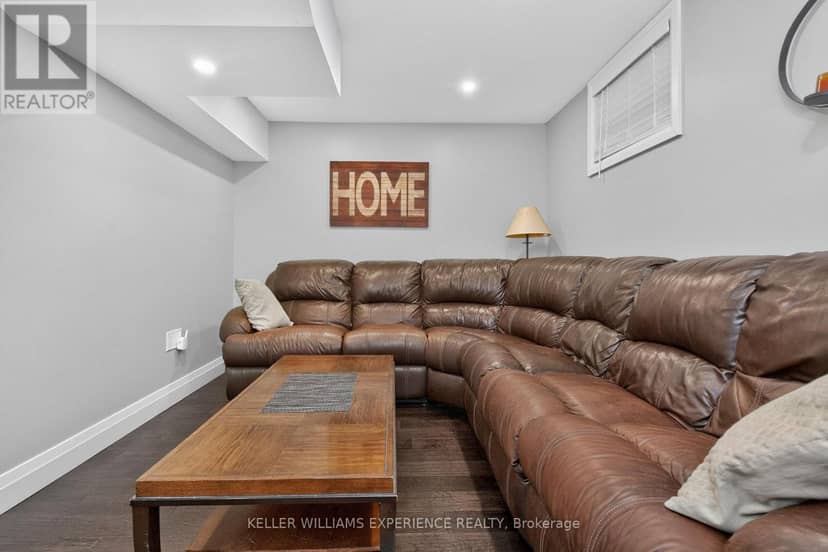 9 - 38 Kenwell Crescent — photo 25 of 37