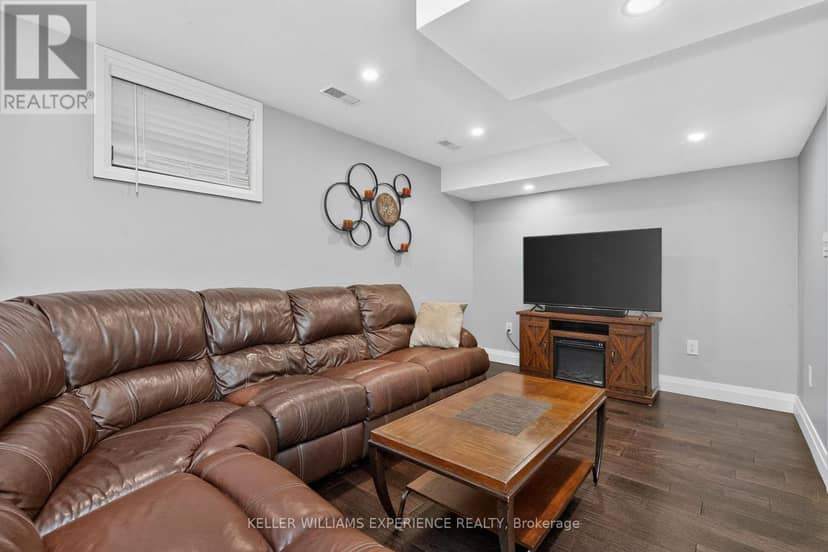 9 - 38 Kenwell Crescent — photo 26 of 37