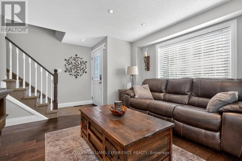 9 - 38 Kenwell Crescent — photo 4 of 37