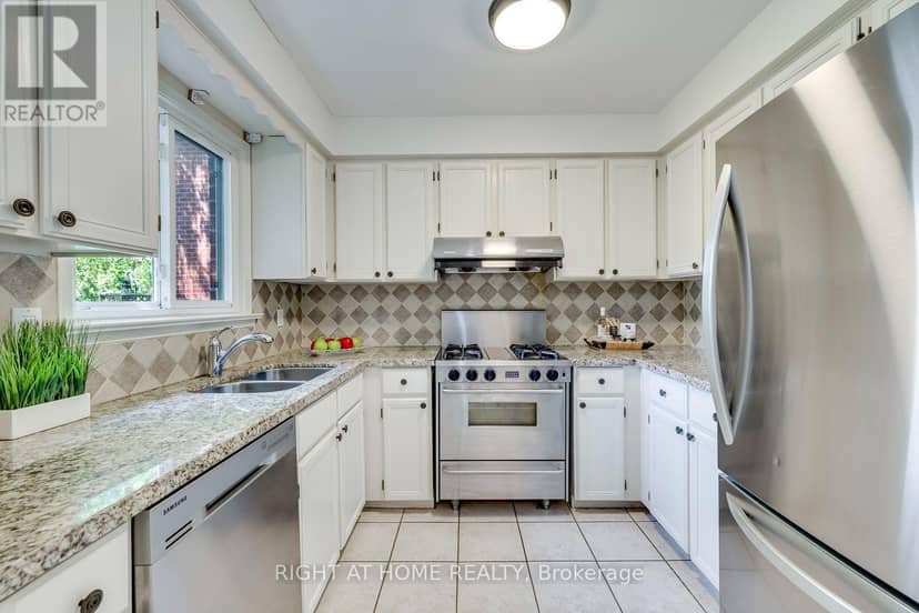 1025 Vanier Drive — photo 9 of 39