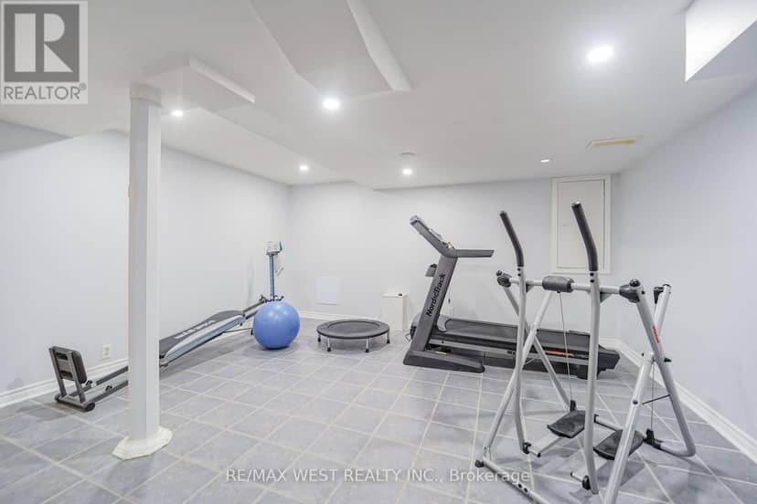 24 Royal Valley Drive — photo 13 of 17