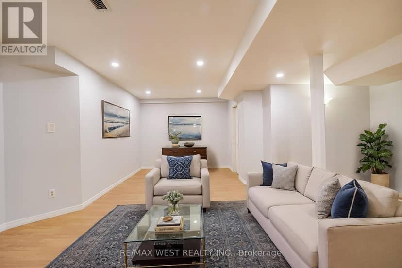 24 Royal Valley Drive — photo 14 of 17