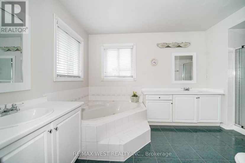 24 Royal Valley Drive — photo 9 of 17