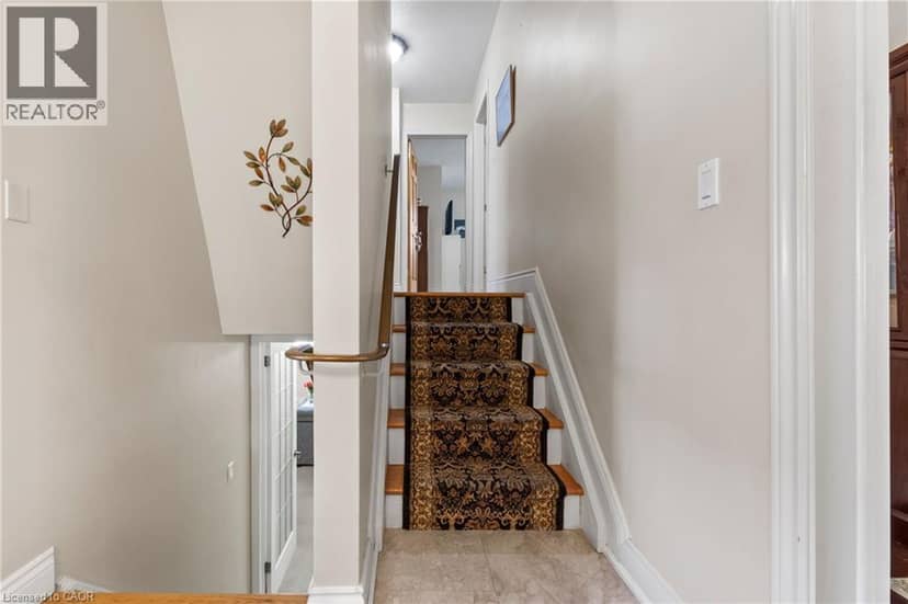 58 CENTENNIAL Parkway S — photo 16 of 40