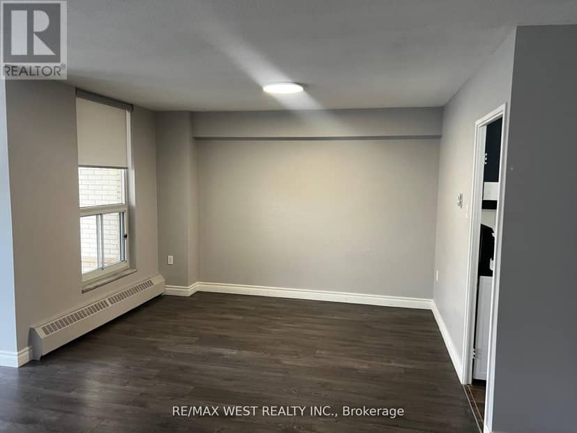 202 - 130 Neptune Drive — photo 10 of 32