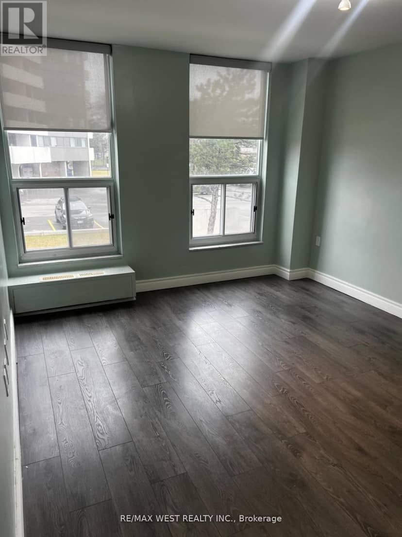 202 - 130 Neptune Drive — photo 20 of 32