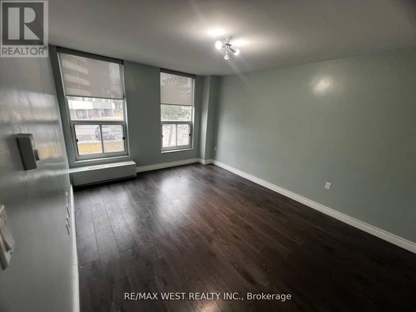 202 - 130 Neptune Drive — photo 18 of 32
