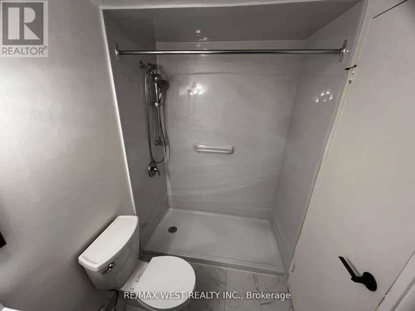 202 - 130 Neptune Drive — photo 24 of 32