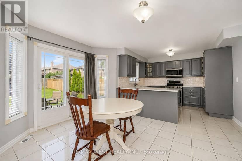 24 Royal Valley Drive — photo 3 of 17