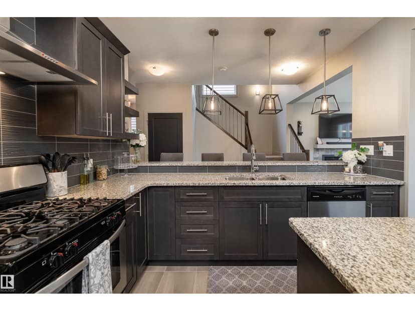 7038 172A AV NW, Edmonton, photo 3