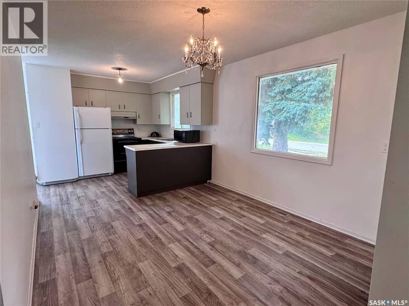 917 Galt STREET, Whitewood, photo 2