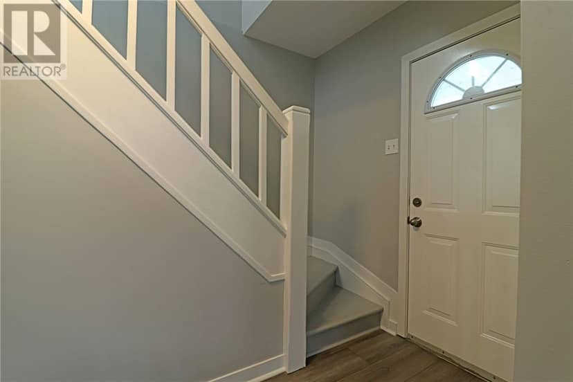 381 Melvin — photo 4 of 16