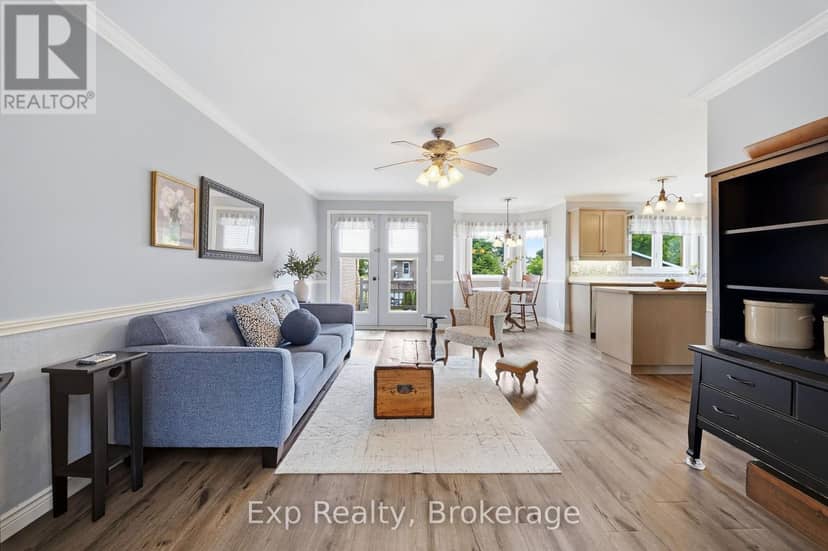 121 Simcoe Street — photo 10 of 40
