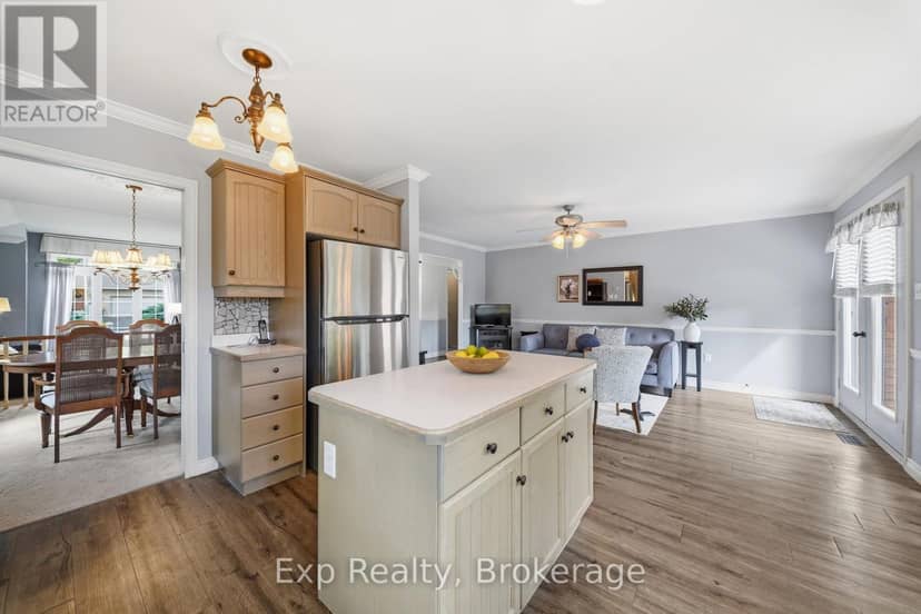 121 Simcoe Street — photo 17 of 40