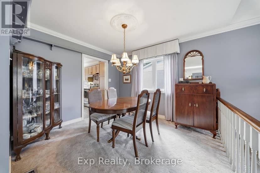 121 Simcoe Street — photo 18 of 40