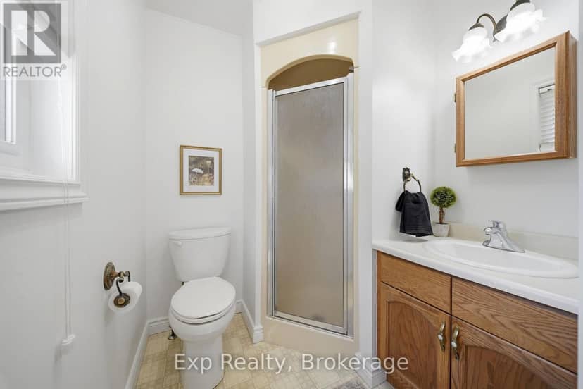121 Simcoe Street — photo 23 of 40