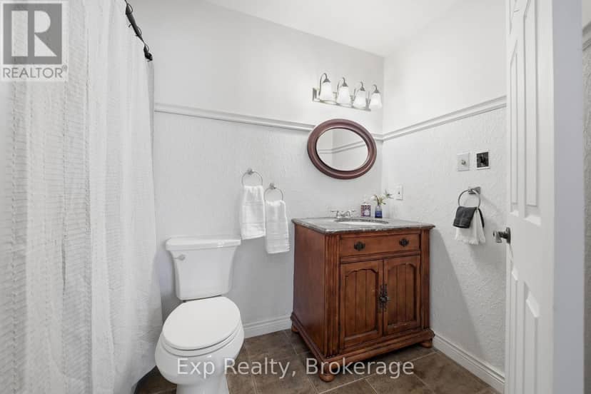 121 Simcoe Street — photo 28 of 40