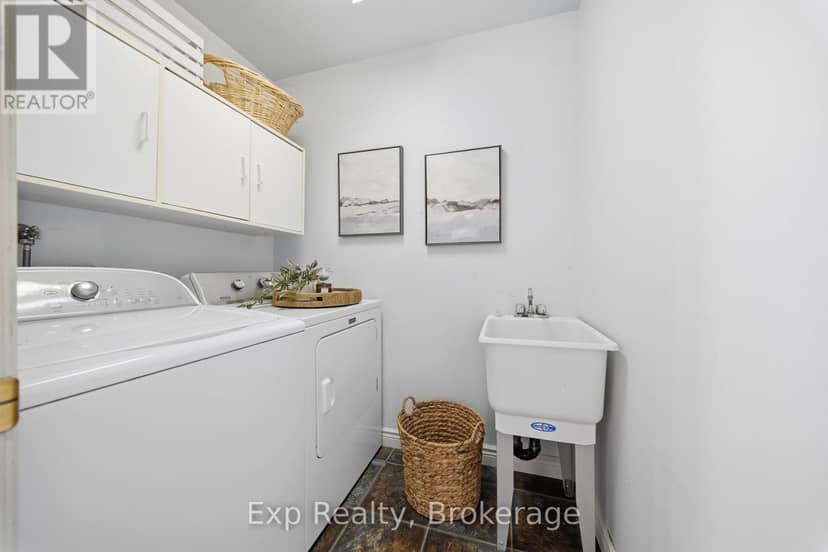 121 Simcoe Street — photo 29 of 40