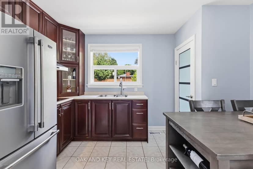169 Ellsworth Crescent — photo 14 of 40