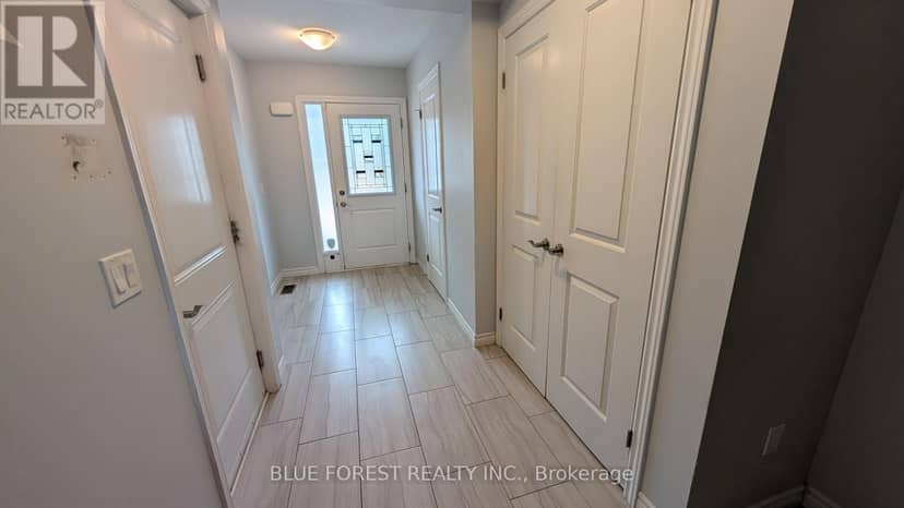 104 - 3400 Castle Rock Place, London South, photo 3