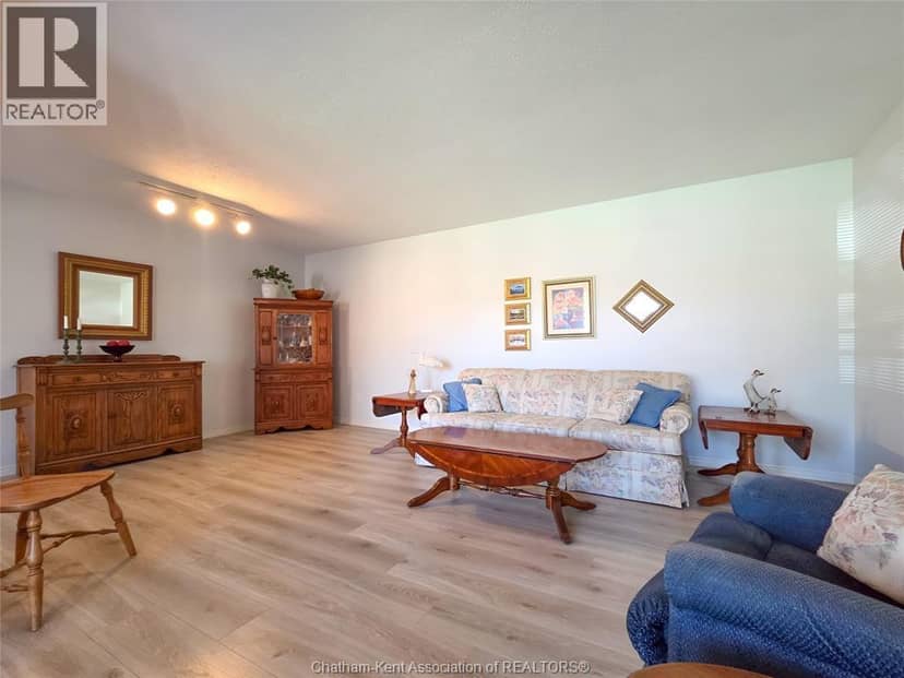 21 Earl DRIVE — photo 10 of 40