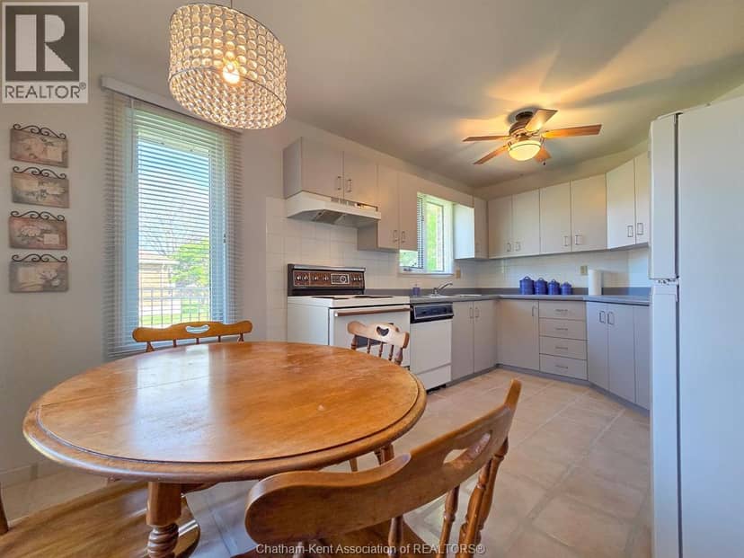 21 Earl DRIVE — photo 18 of 40