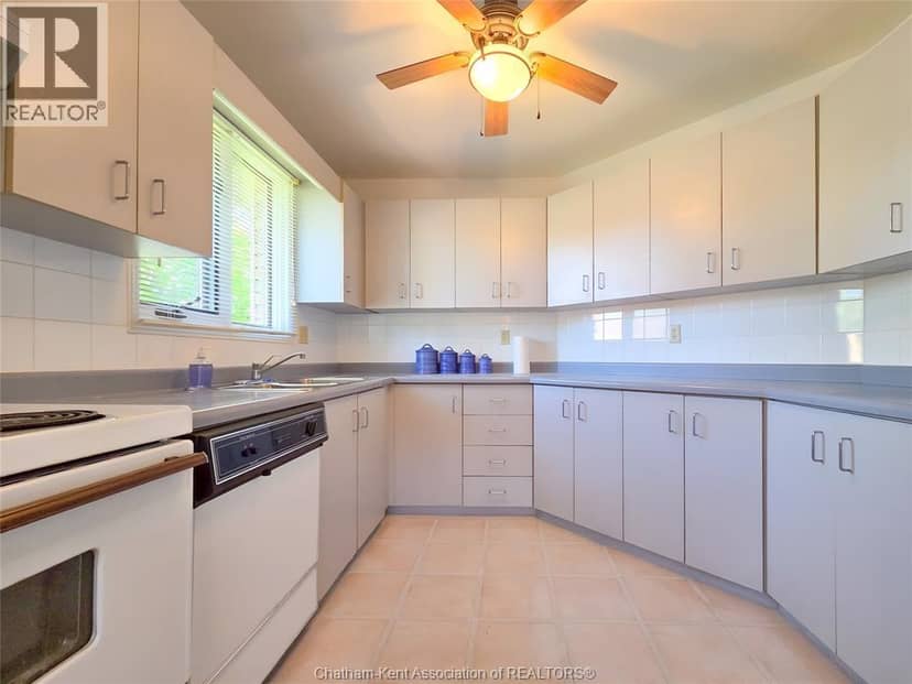 21 Earl DRIVE — photo 15 of 40
