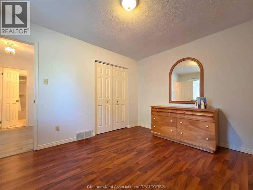21 Earl DRIVE — photo 28 of 40