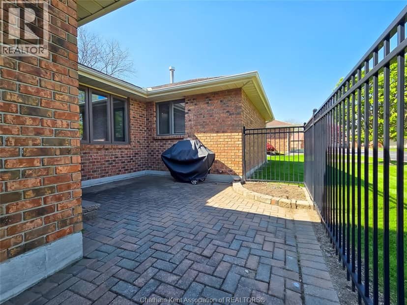 21 Earl DRIVE — photo 3 of 40