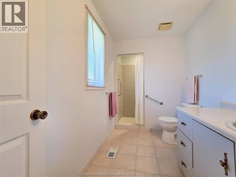 21 Earl DRIVE — photo 33 of 40