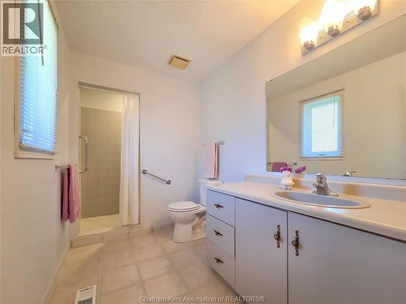 21 Earl DRIVE — photo 35 of 40