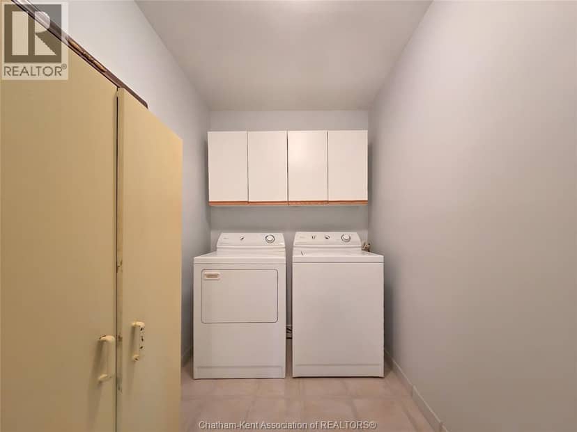 21 Earl DRIVE — photo 37 of 40
