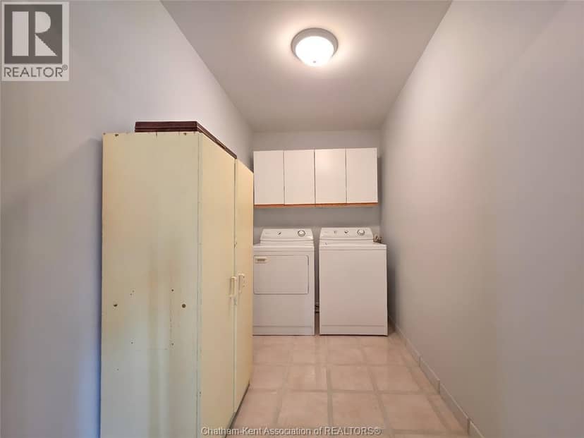 21 Earl DRIVE — photo 38 of 40