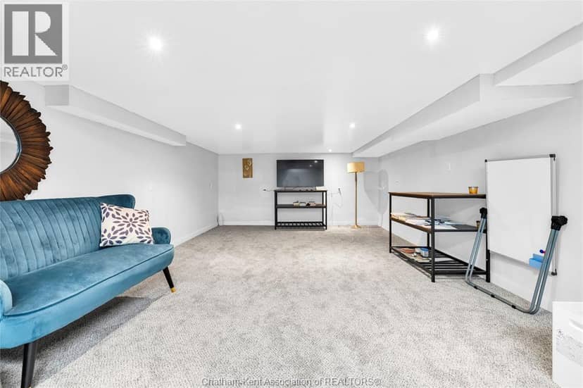 71 Parry DRIVE — photo 25 of 33