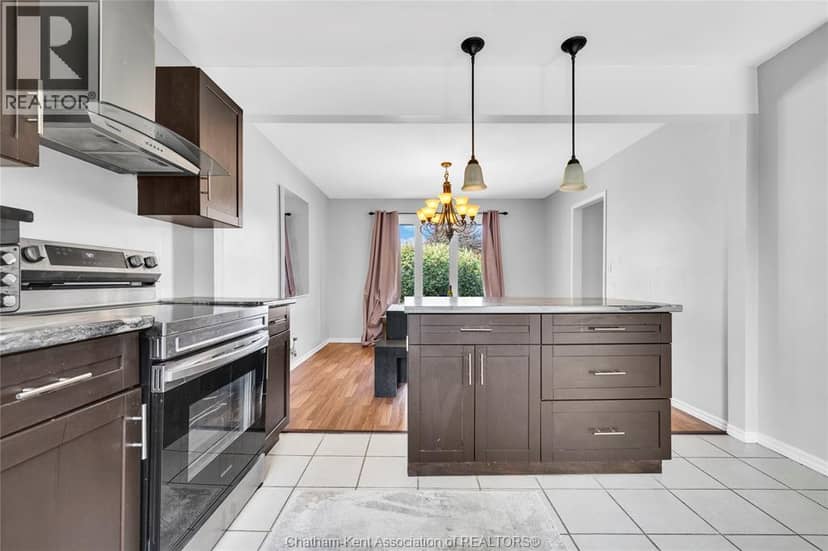 71 Parry DRIVE — photo 7 of 33