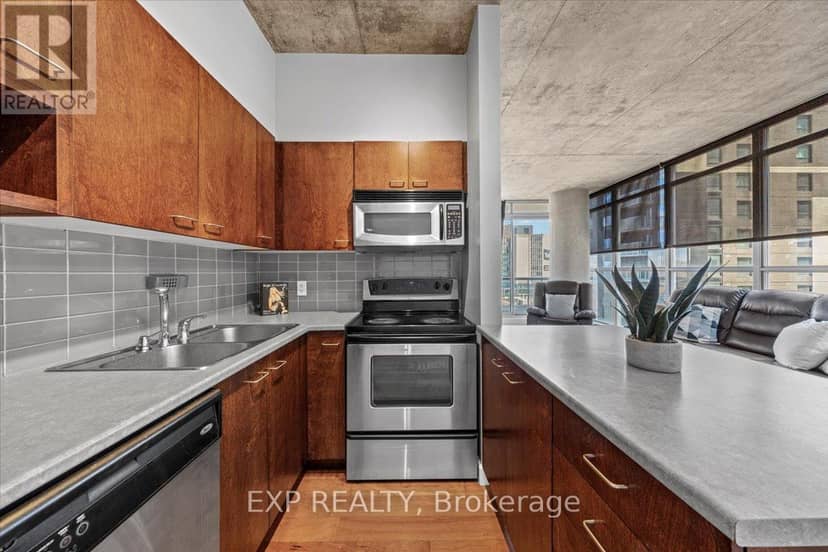 603 - 179 George Street — photo 8 of 32