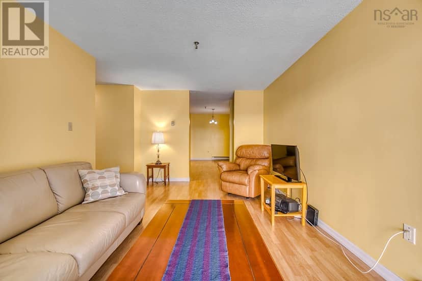 405 15 Langbrae Drive — photo 10 of 38