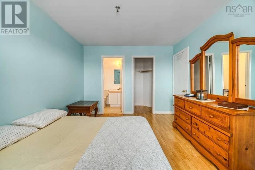 405 15 Langbrae Drive — photo 17 of 38