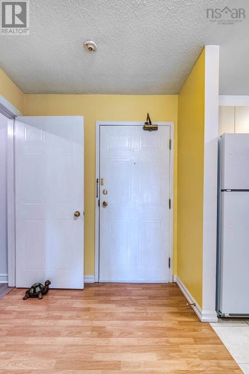 405 15 Langbrae Drive — photo 28 of 38