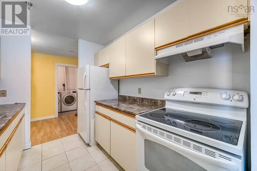 405 15 Langbrae Drive — photo 4 of 38